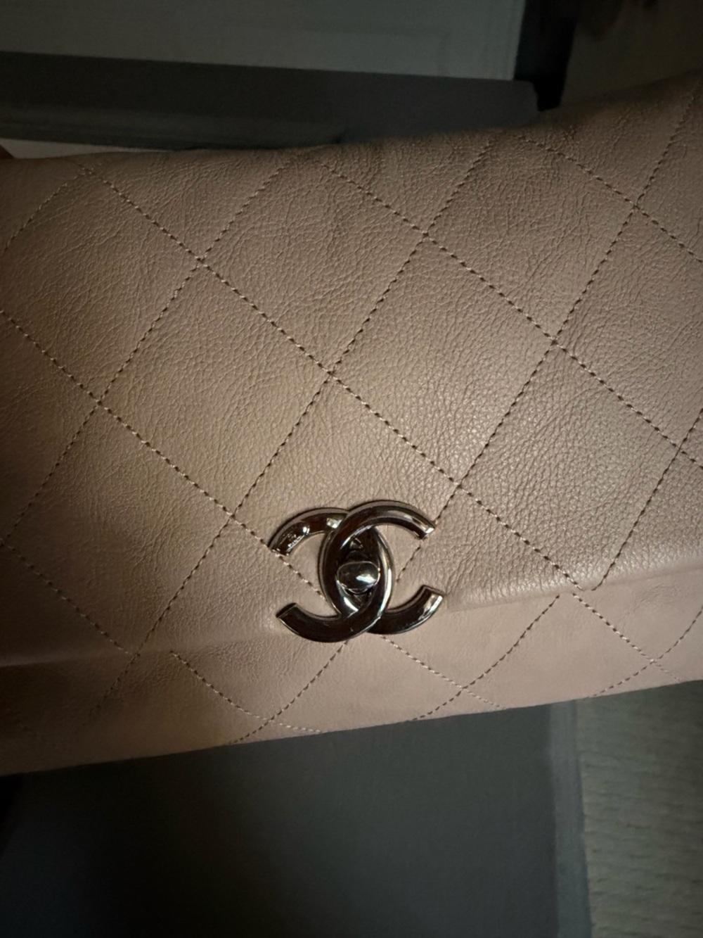 CHANEL Quilted Shoulder Bag in Light Beige with Silver Hardware - Picture 4 of 8